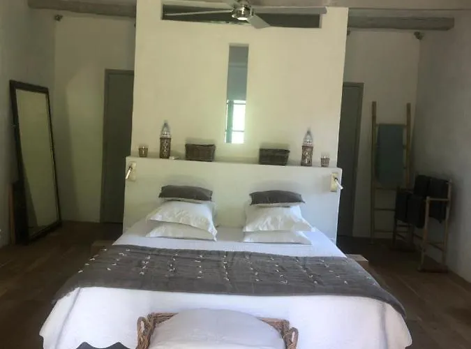 De Laval לינה וארוחת בוקר