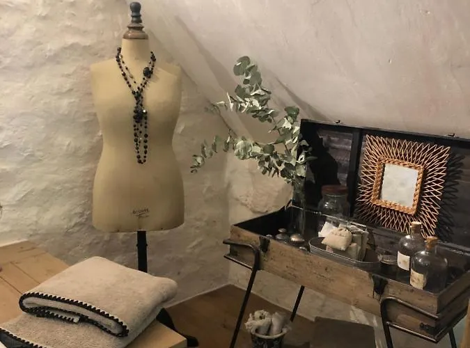 לינה וארוחת בוקר De Laval 5*