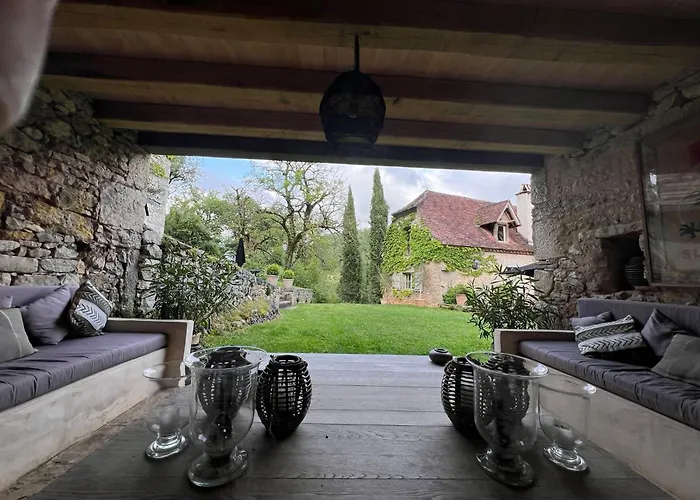 לינה וארוחת בוקר De Laval 5*